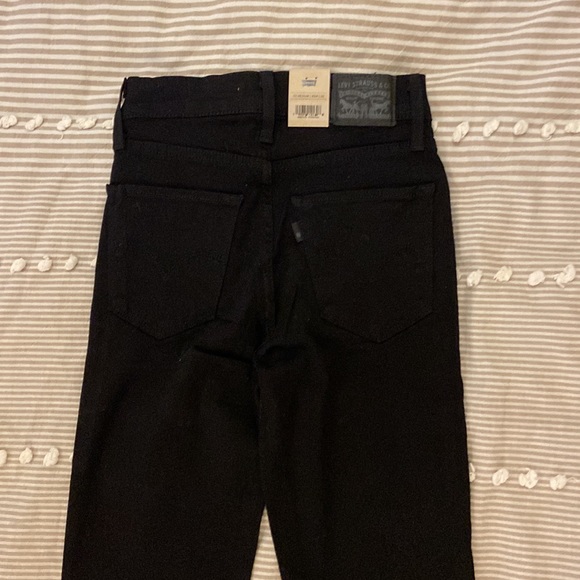 Levi's Women's 724 High Rise Straight Jeans - Picture 11 of 12